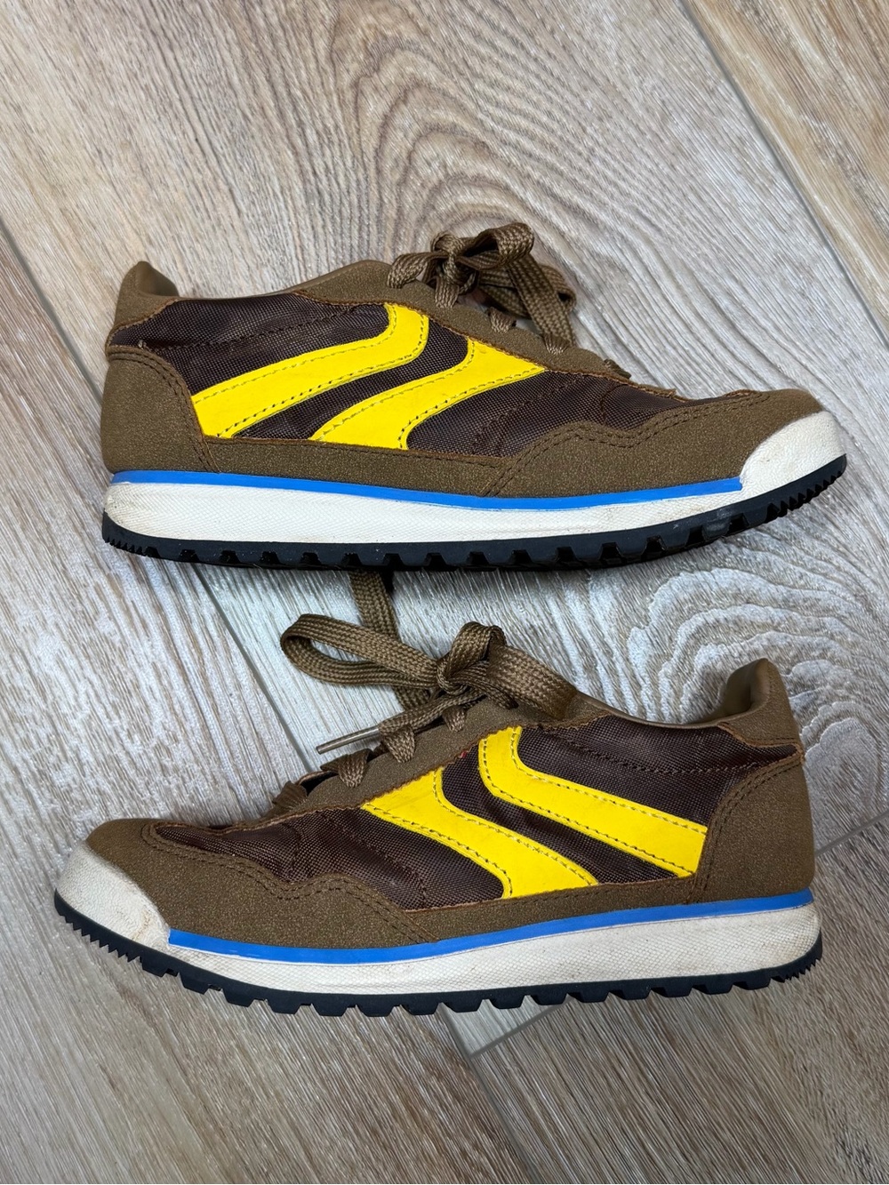 Wonder Nation Kids Low Profile Retro Sneakers Brown Yellow Size 13 Little Kid